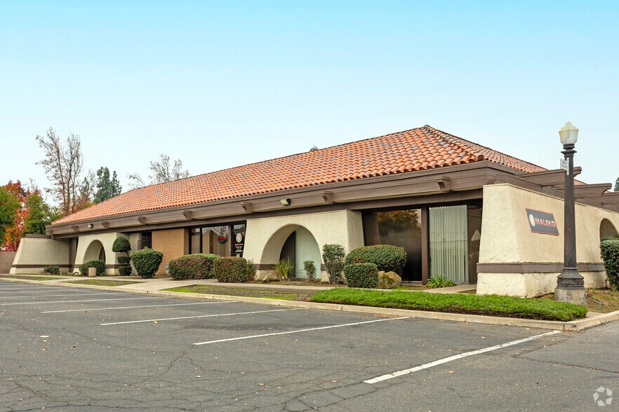 5070 N 6th St, Fresno, CA à vendre - Photo principale – Image 1 sur 5