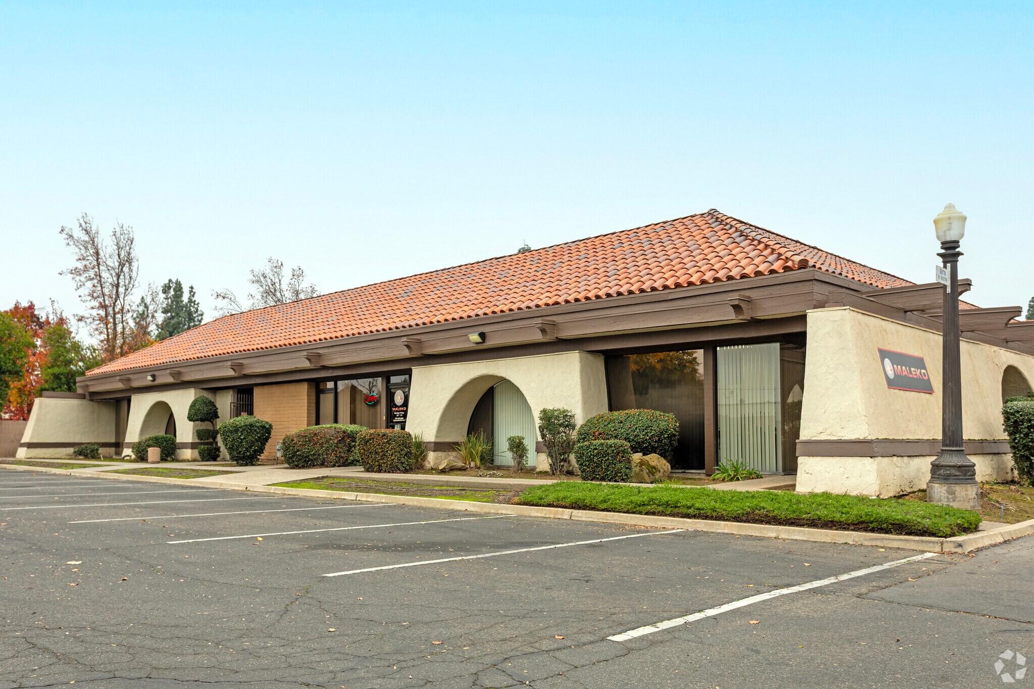 5070 N 6th St, Fresno, CA à vendre Photo principale– Image 1 sur 6