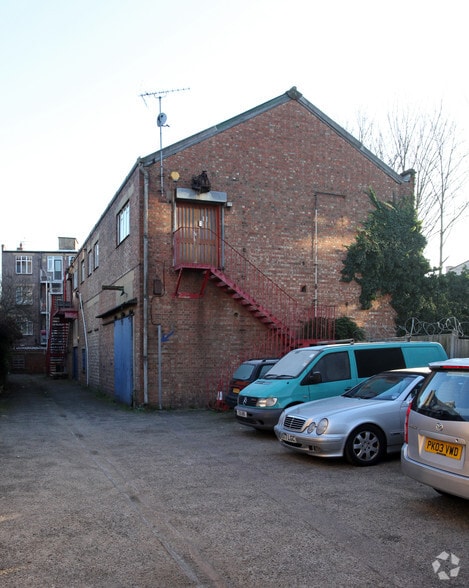 22-24 Powell Rd, Londres à vendre - Photo principale – Image 1 sur 2