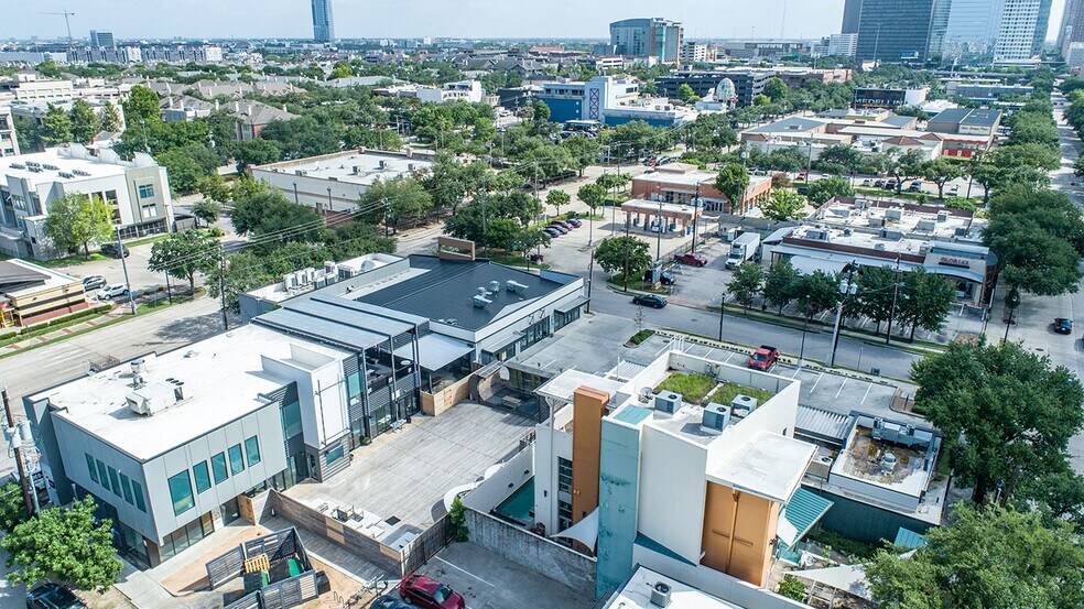 606 Dennis St, Houston, TX à louer - Photo de l’immeuble – Image 3 sur 4