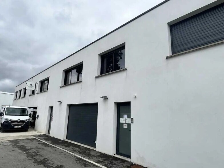 Local d’activités dans Gradignan à louer - Photo de l’immeuble – Image 1 sur 7