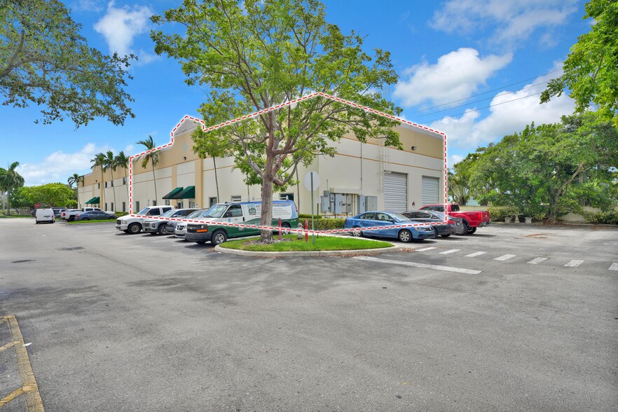 917 NW 31st Ave, Pompano Beach, FL à vendre - Photo de l’immeuble – Image 1 sur 34