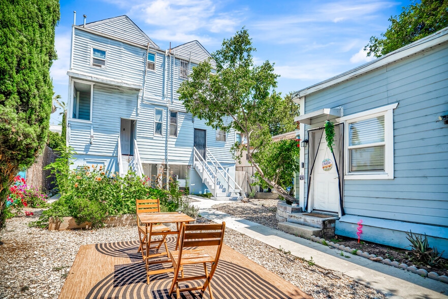 333 N Union Ave, Echo Park, CA à vendre - Photo de l’immeuble – Image 2 sur 13