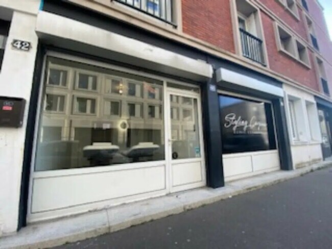 Plus de détails pour Local commercial à louer