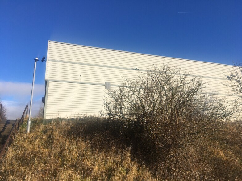 Tong St, Bradford à louer - Photo de l’immeuble – Image 3 sur 5