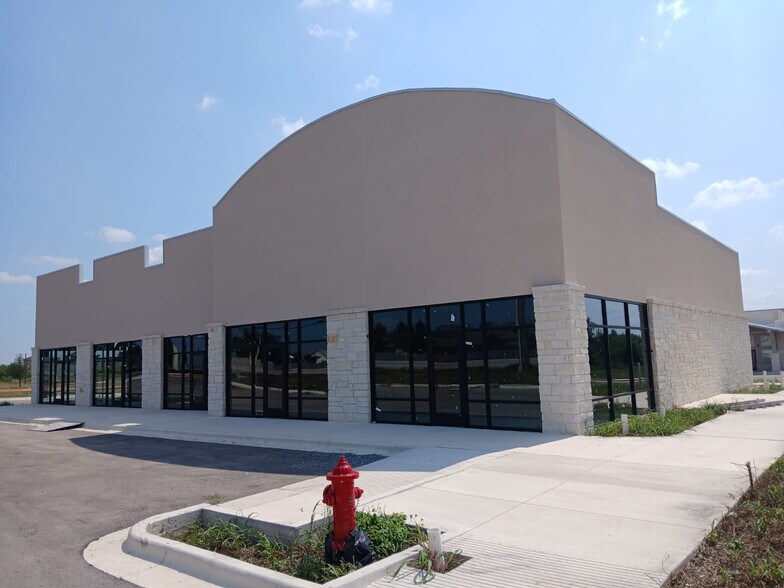 Weiss Ln & Aventura, Pflugerville, TX à louer - Photo de l’immeuble – Image 2 sur 6