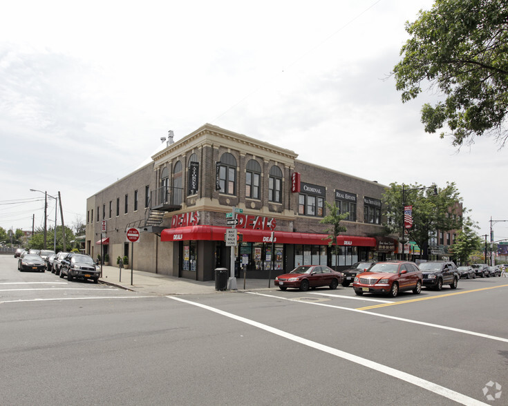 69-06-69-10 Grand Ave, Maspeth, NY à louer - Photo principale – Image 1 sur 32