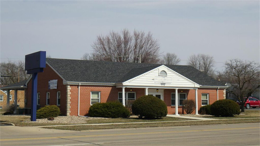 712 11th St, De Witt, IA à vendre - Photo de l’immeuble – Image 1 sur 1
