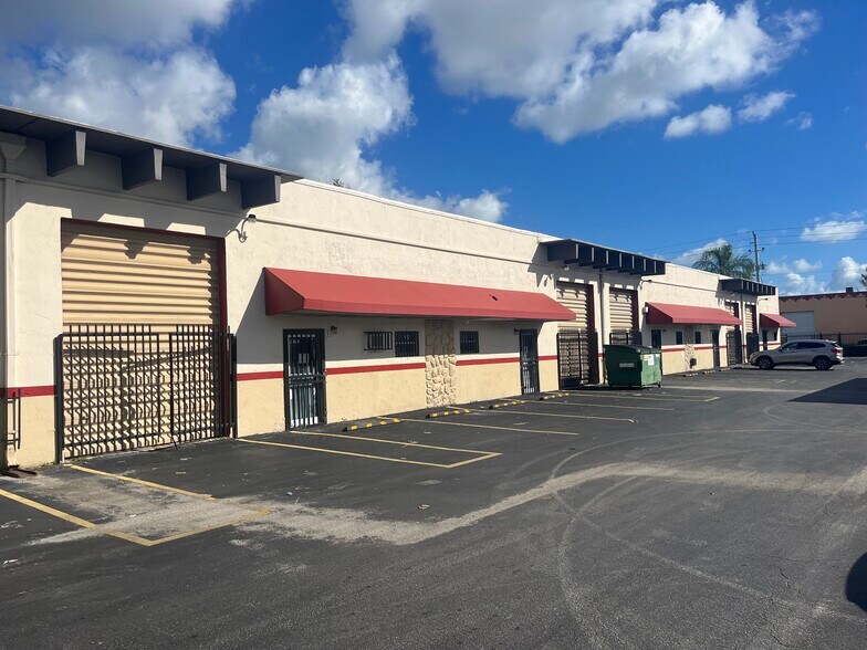 13740 NW 19th Ave, Opa Locka, FL à louer - Photo de l’immeuble – Image 2 sur 26