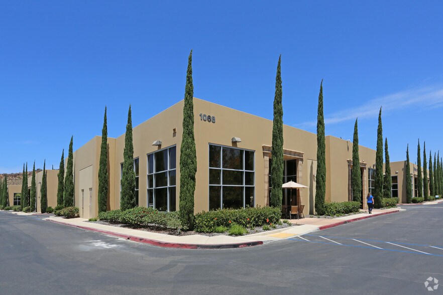 1068 La Mirada Ct, Vista, CA à louer - Photo principale – Image 1 sur 6