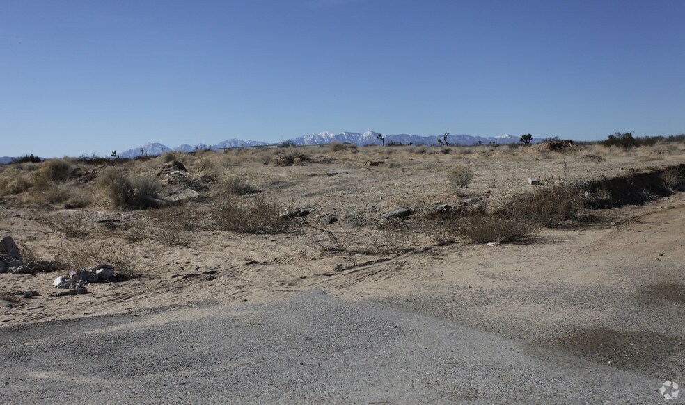 N E St, Hesperia, CA à vendre - Photo principale – Image 1 sur 17