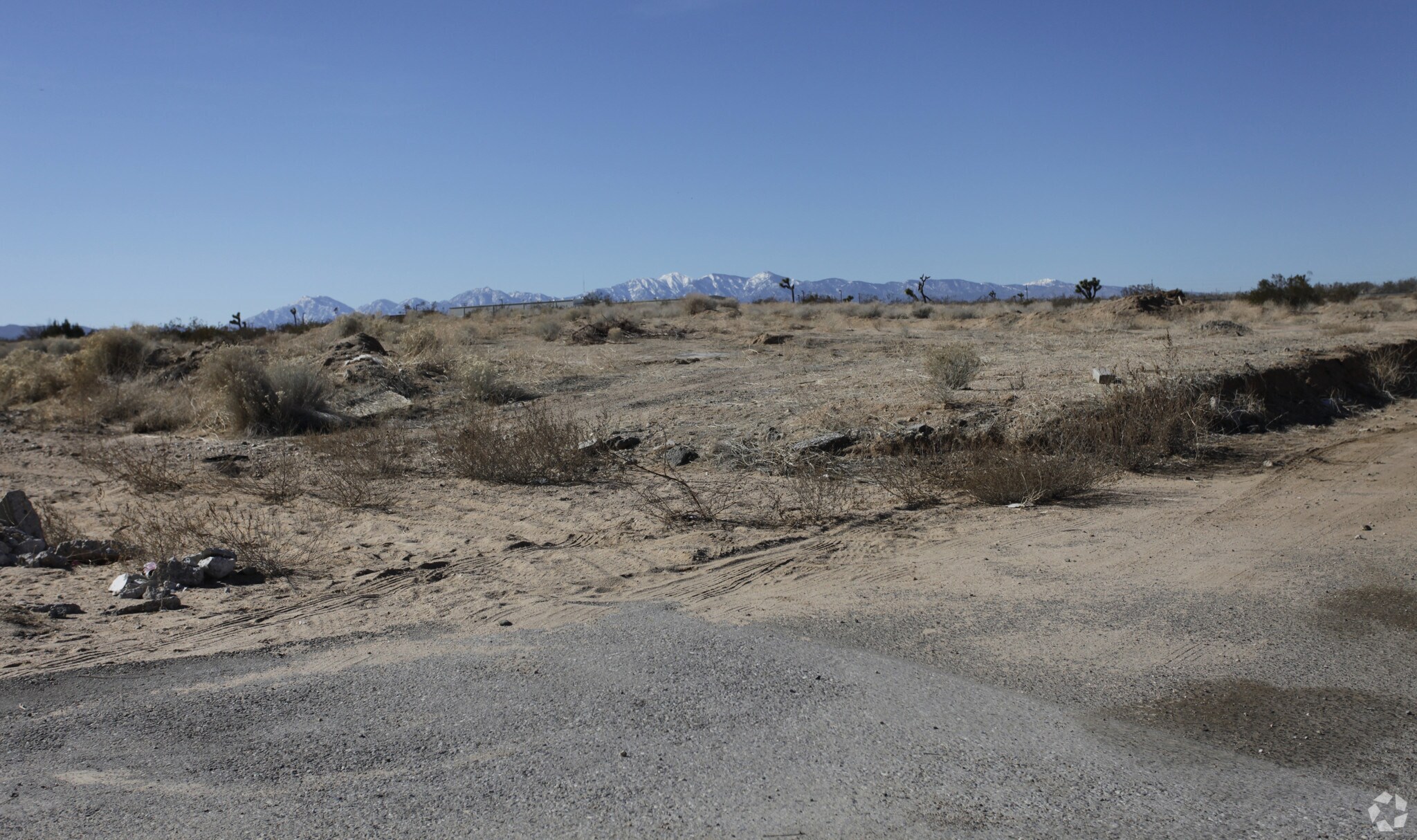 N E St, Hesperia, CA à vendre Photo de l’immeuble– Image 1 sur 18