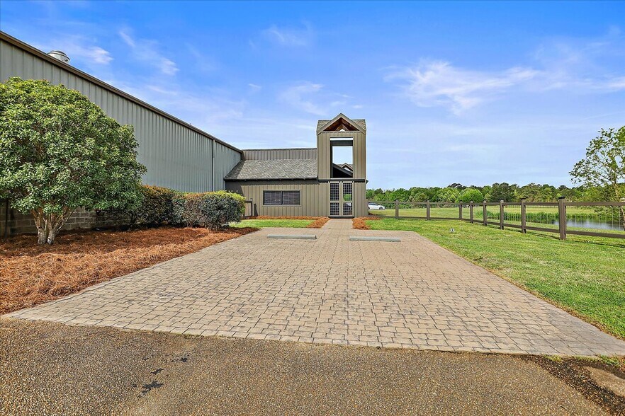 809 N Church St, Florence, MS à louer - Photo de l’immeuble – Image 3 sur 26