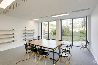 11 Dubonnet Av, Courbevoie à louer Photo intérieure– Image 2 sur 3