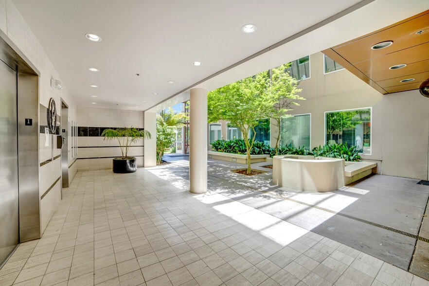 111 Deerwood Rd, San Ramon, CA à louer - Photo intérieure – Image 3 sur 19