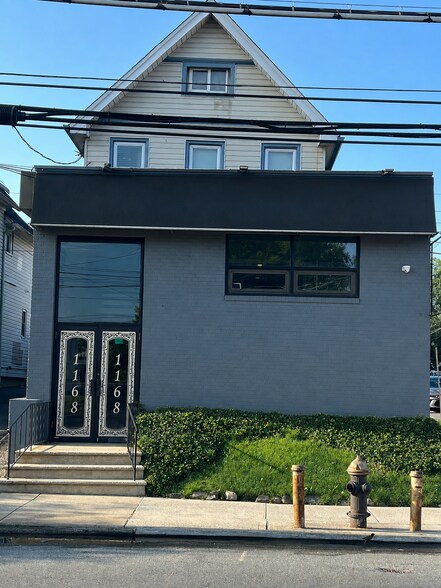 1168 Forest Ave, Staten Island, NY à vendre - Photo de l’immeuble – Image 3 sur 26