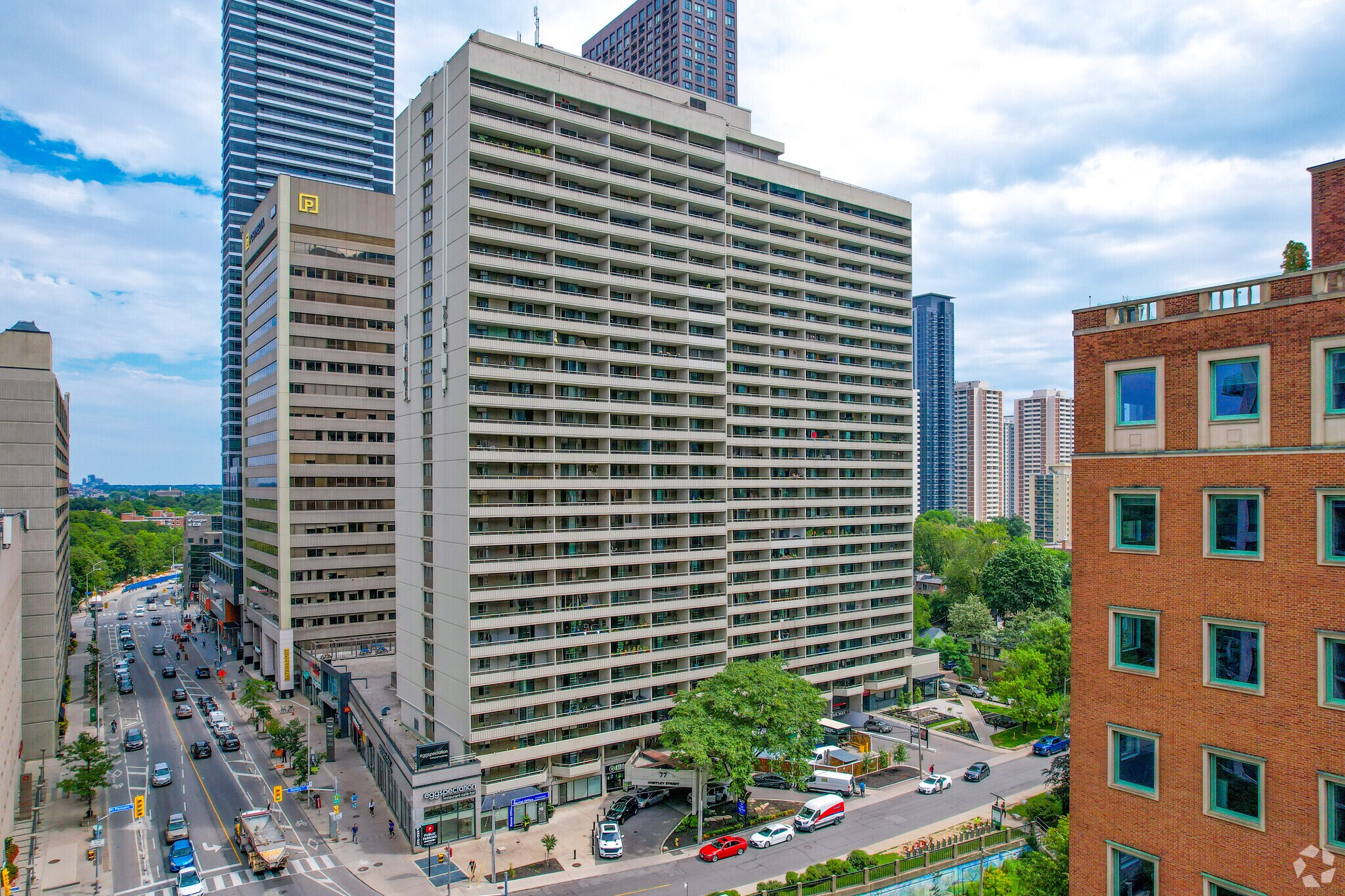 77 Huntley St, Toronto, ON à louer Photo principale– Image 1 sur 23