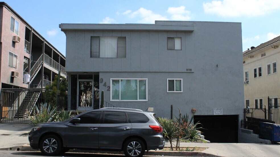 942 S Burlington Ave, Los Angeles, CA à vendre - Photo de l’immeuble – Image 2 sur 15