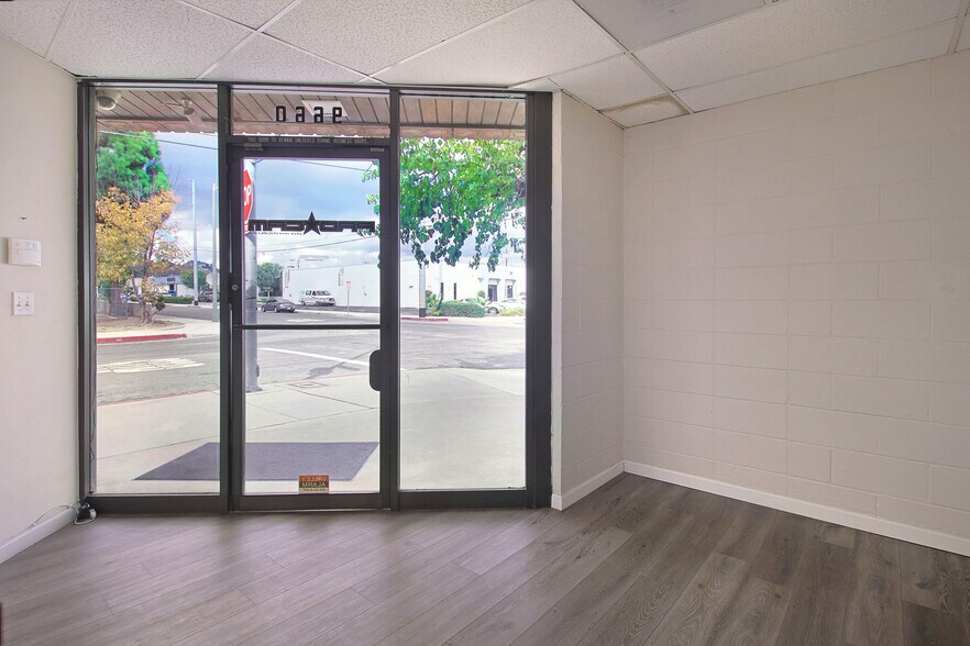 9660 Lurline Ave, Chatsworth, CA à louer - Photo de l’immeuble – Image 3 sur 9