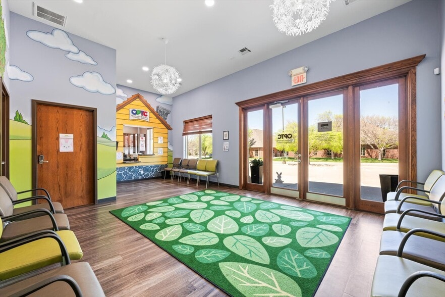 13819 Quail Pointe Dr, Oklahoma City, OK à louer - Photo de l’immeuble – Image 3 sur 18