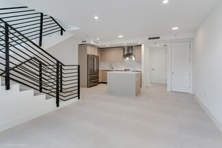 Plus de détails pour 721 SW 11th St, Miami, FL - Logement à vendre