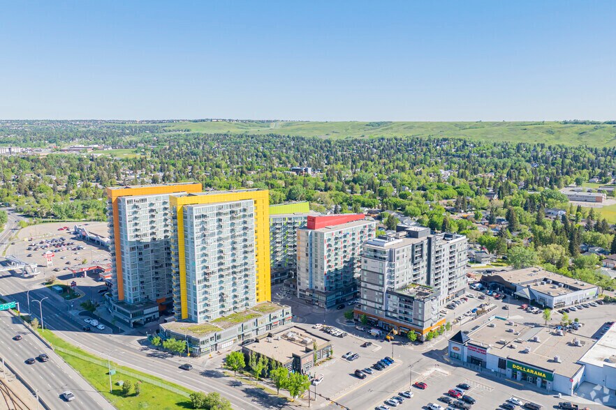 10 Brentwood Cmn NW, Calgary, AB à louer - Aérien – Image 3 sur 3