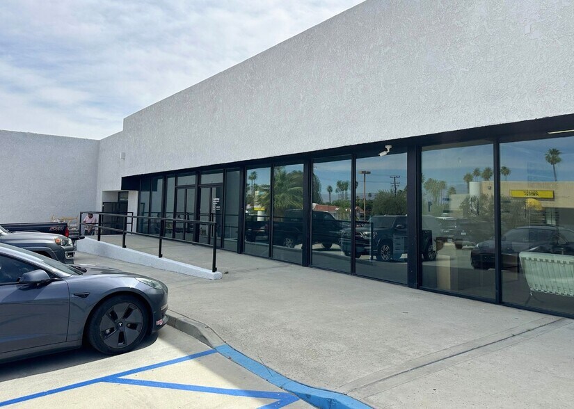 67777 E Palm Canyon Dr, Cathedral City, CA à louer - Photo de l’immeuble – Image 3 sur 4