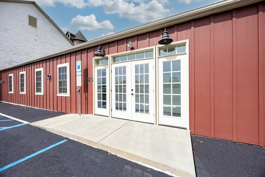 615 E Swedesford Rd, Exton, PA à louer - Photo de l’immeuble – Image 2 sur 17