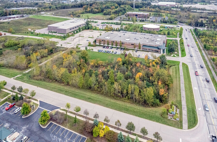 Dylan Dr, Novi, MI à louer - Aérien – Image 2 sur 5