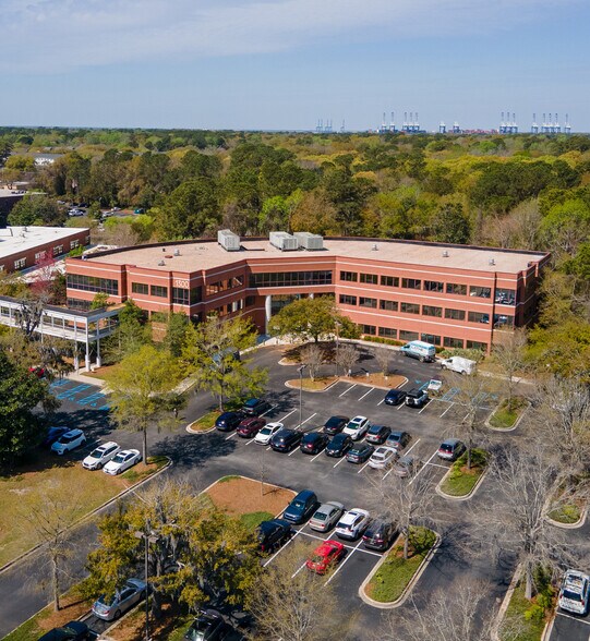 1300 Hospital Dr, Mount Pleasant, SC à louer - Photo de l’immeuble – Image 2 sur 2