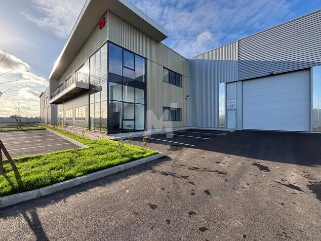 Plus de détails pour Local d’activités à vendre