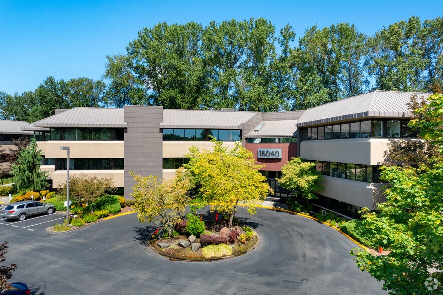 16040 Christensen Rd, Tukwila, WA à louer - Photo de l’immeuble – Image 2 sur 13