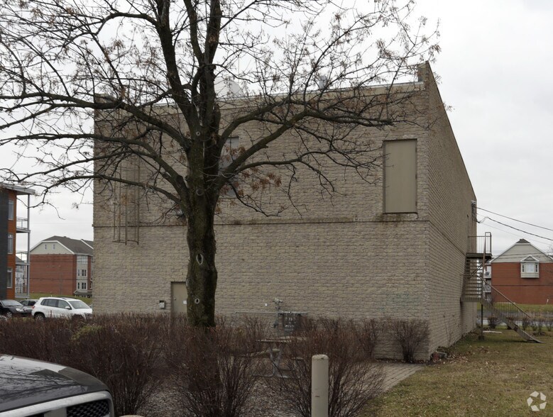 6950-6952 Blvd Grande-Allée, Brossard, QC à louer - Photo de l’immeuble – Image 2 sur 4