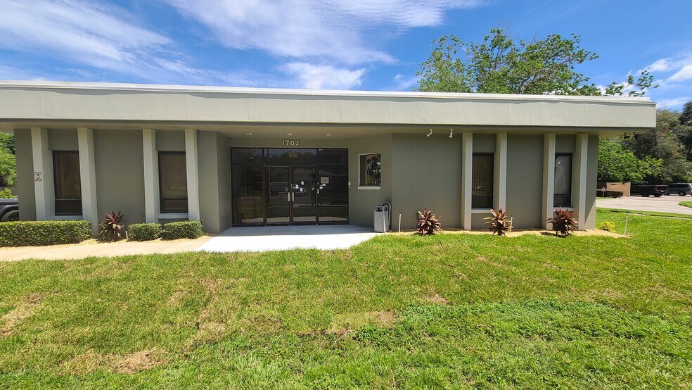 1703 W Colonial Dr, Orlando, FL à louer - Photo de l’immeuble – Image 2 sur 14