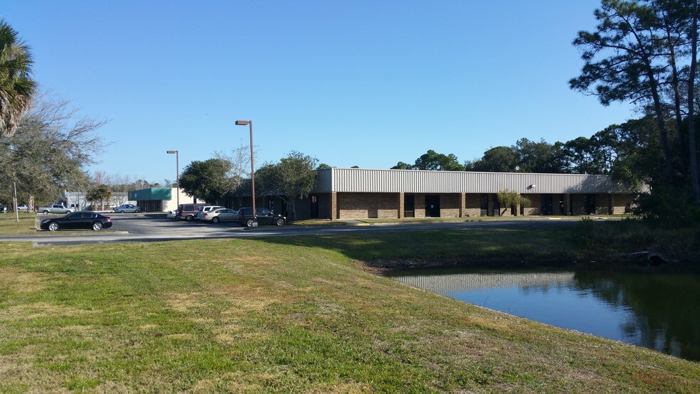 305 East Dr, Melbourne, FL à louer - Photo principale – Image 1 sur 15