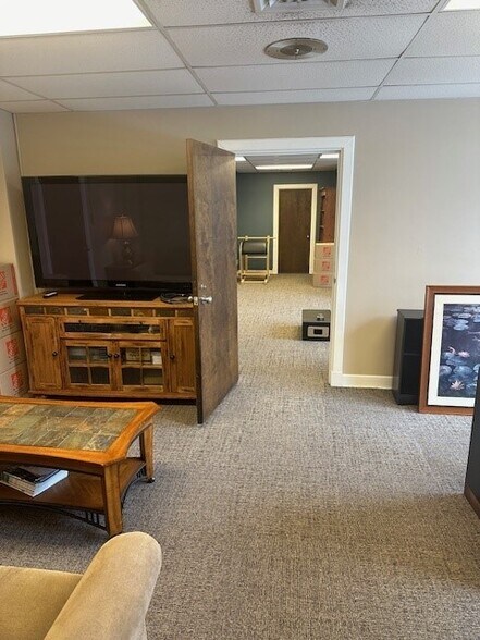 815 Quarrier St, Charleston, WV à louer - Photo intérieure – Image 2 sur 12