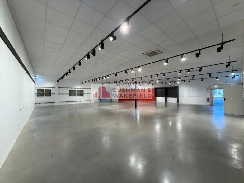 Local commercial dans Nîmes à louer - Photo intérieure – Image 1 sur 3