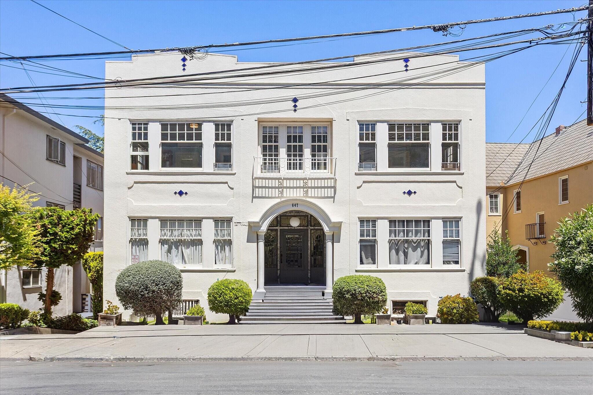 647 Beacon St, Oakland, CA à vendre Photo de l’immeuble– Image 1 sur 40
