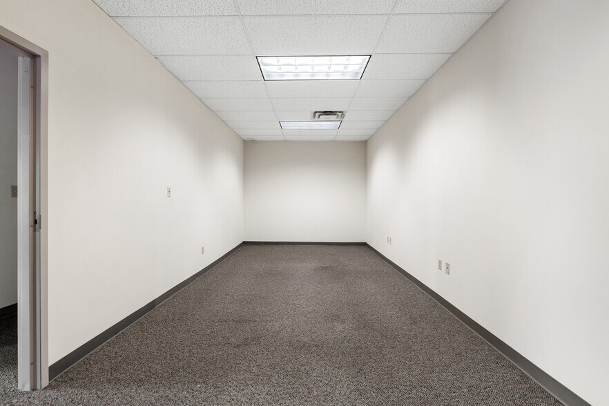 724 N Illinois St, Indianapolis, IN à louer - Photo de l’immeuble – Image 3 sur 11