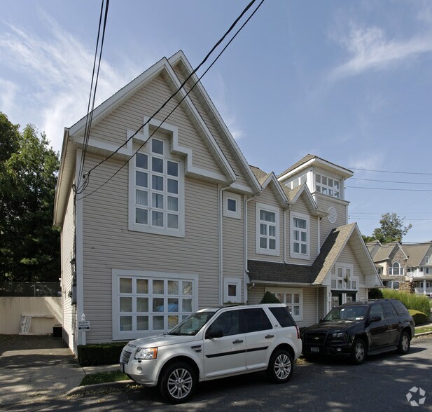 15 1st St, Staten Island, NY à vendre - Photo de l’immeuble – Image 3 sur 62