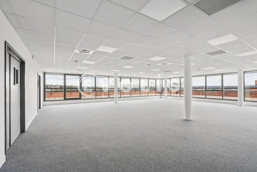Bureau dans Créteil à louer - Photo de l’immeuble – Image 2 sur 11