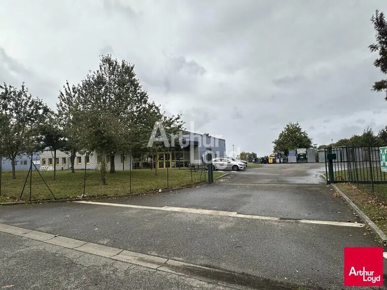 Local d’activités dans Châteaubourg à louer - Photo de l’immeuble – Image 2 sur 8