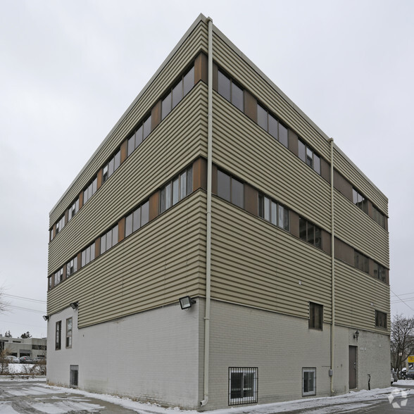 585 Queen St S, Kitchener, ON à vendre - Photo de l’immeuble – Image 3 sur 3