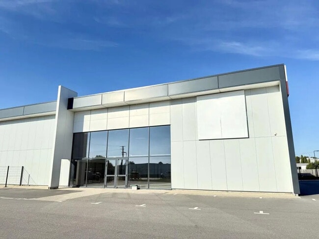 Plus de détails pour Local d'activités à louer