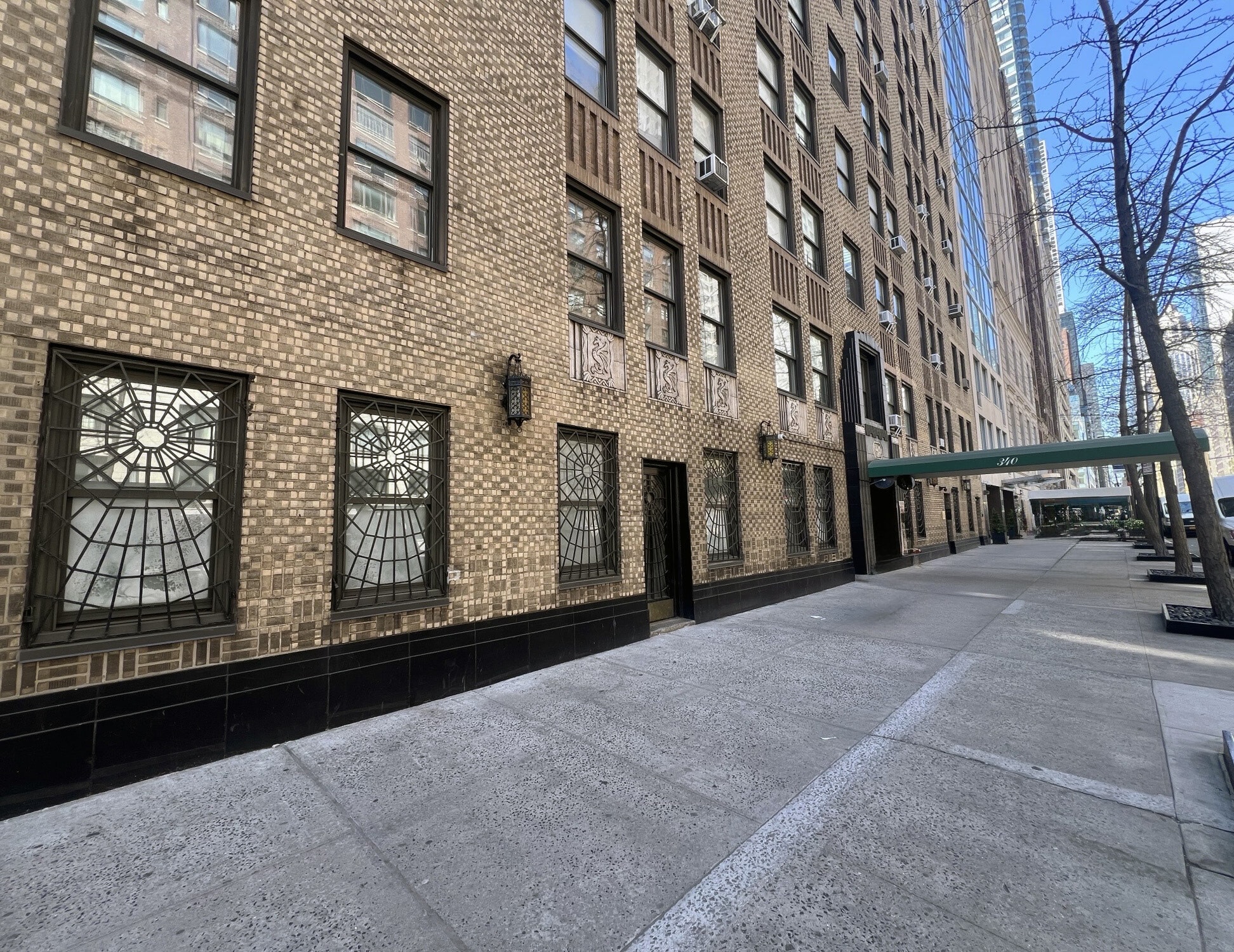 340 E 57th St, New York, NY à louer Photo de l’immeuble– Image 1 sur 9