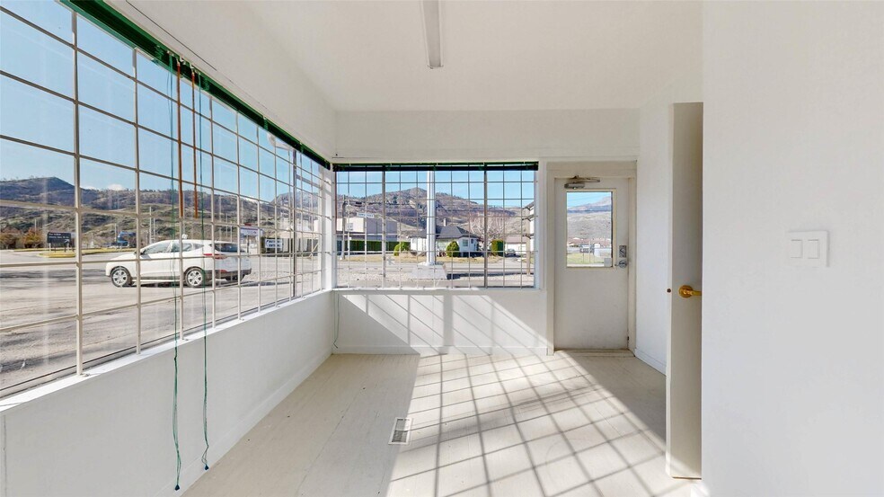 609 Hwy 97, Osoyoos, BC à vendre - Photo intérieure – Image 2 sur 30