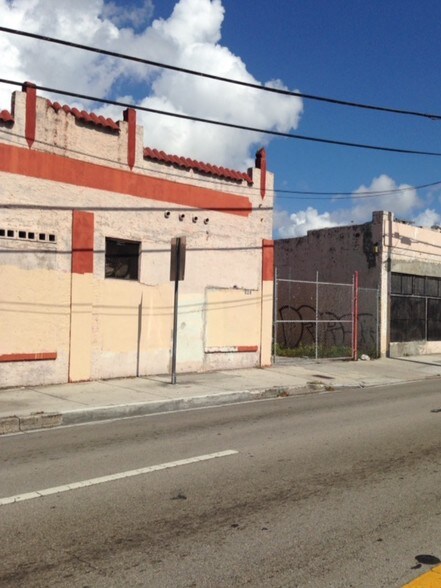 926 NW 7th Ave, Miami, FL à louer - Photo de l’immeuble – Image 3 sur 7