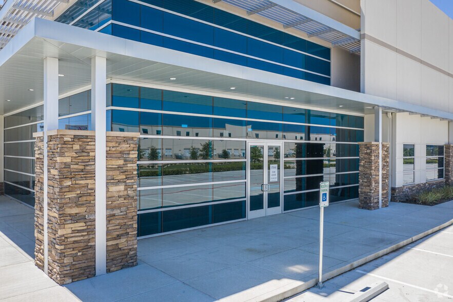 2032 Cypress Station Dr, Houston, TX à louer - Photo de l’immeuble – Image 2 sur 5