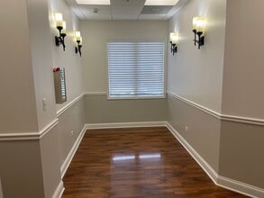 114 W Rockland Rd, Libertyville, IL à louer Photo intérieure– Image 2 sur 12