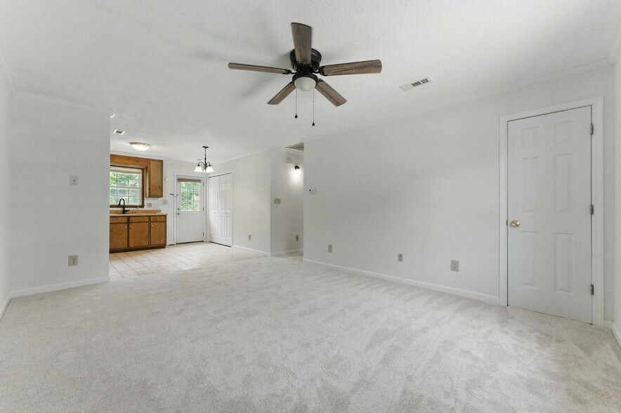 4681-4709 Grassy Creek Rd portefeuille de 3 biens à vendre sur LoopNet.fr - Photo de l’immeuble – Image 3 sur 27